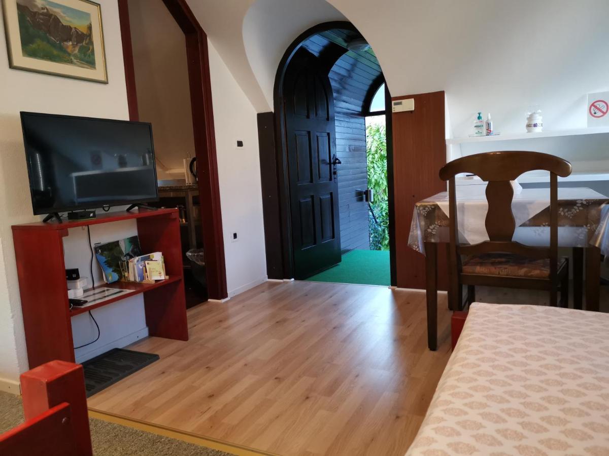 Apartmaji Mak Есенице Экстерьер фото
