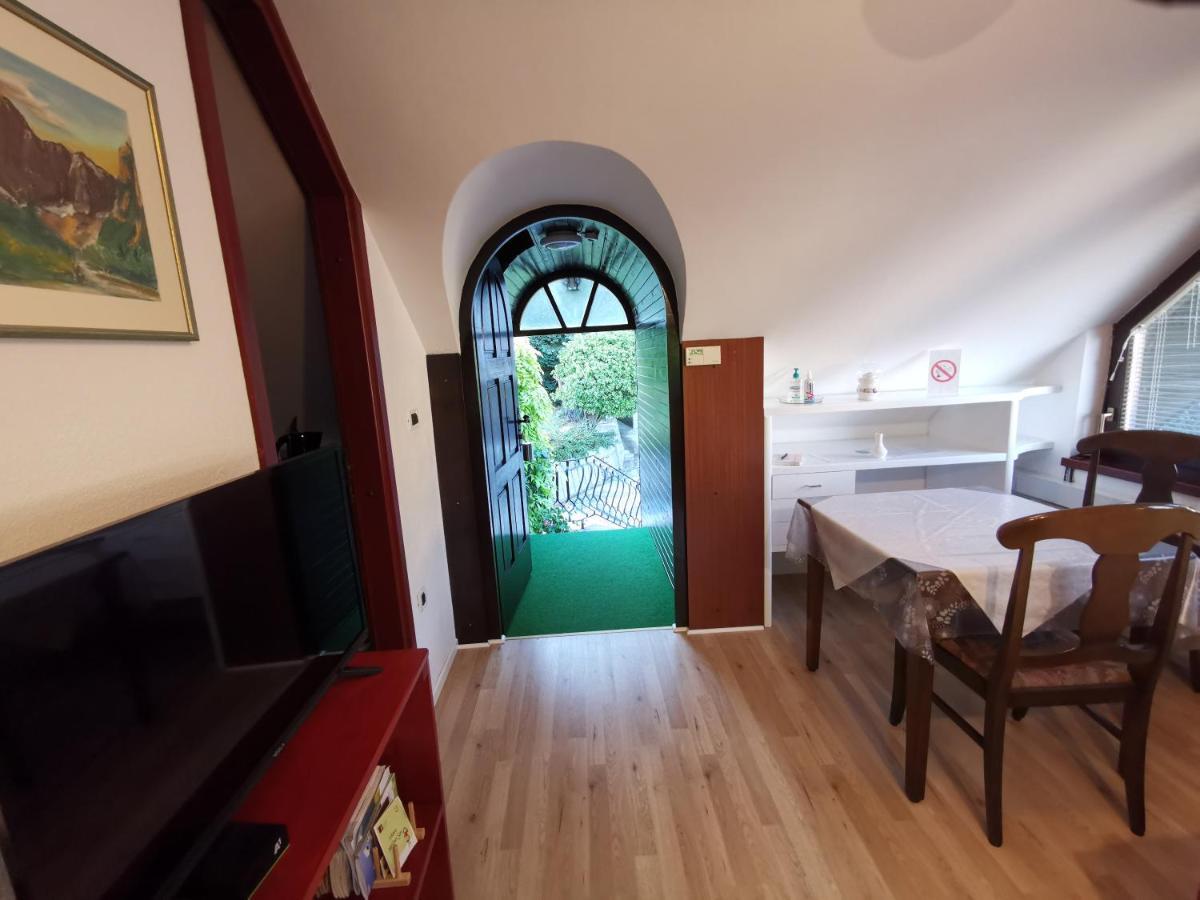 Apartmaji Mak Есенице Экстерьер фото