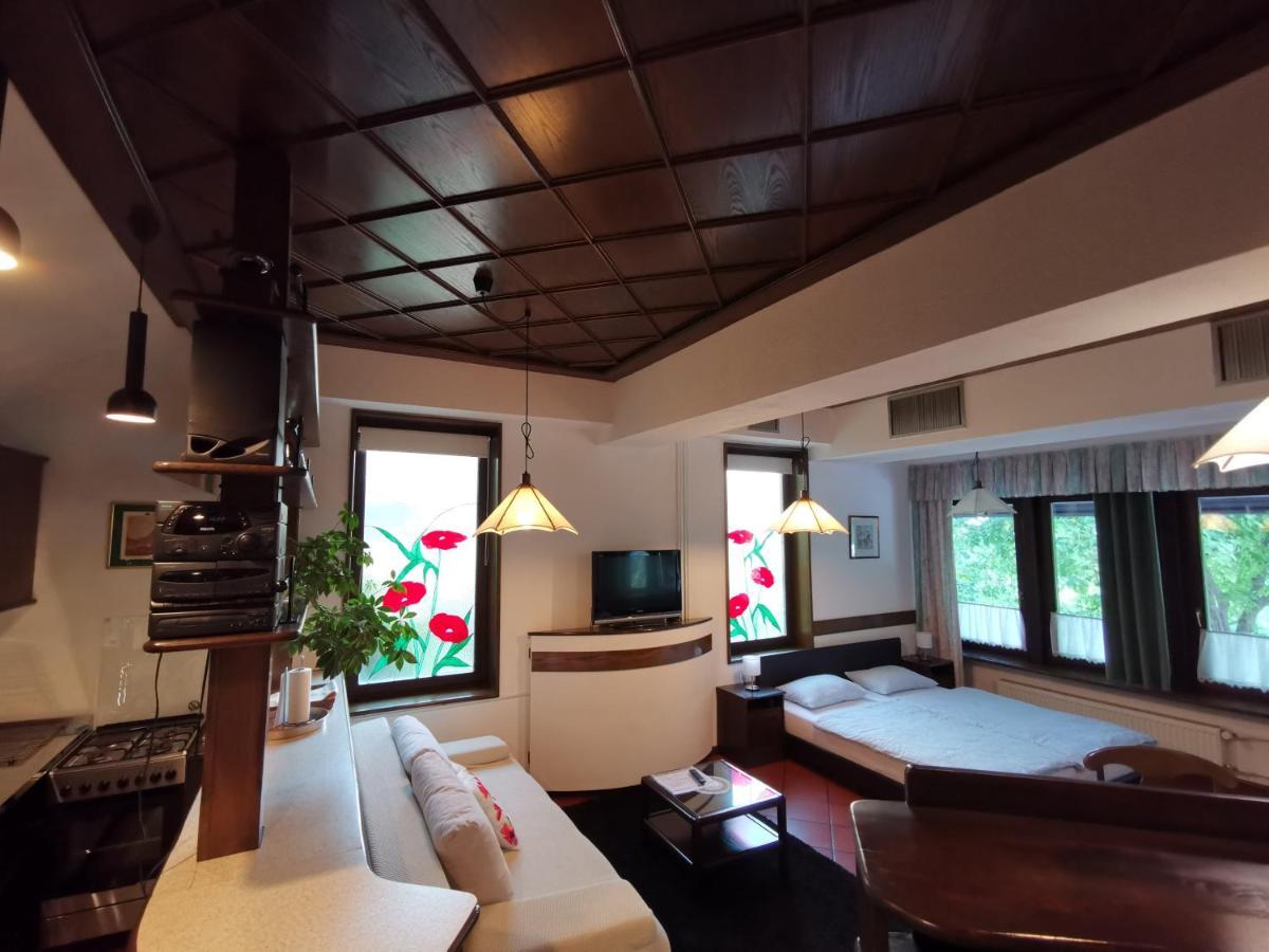 Apartmaji Mak Есенице Экстерьер фото