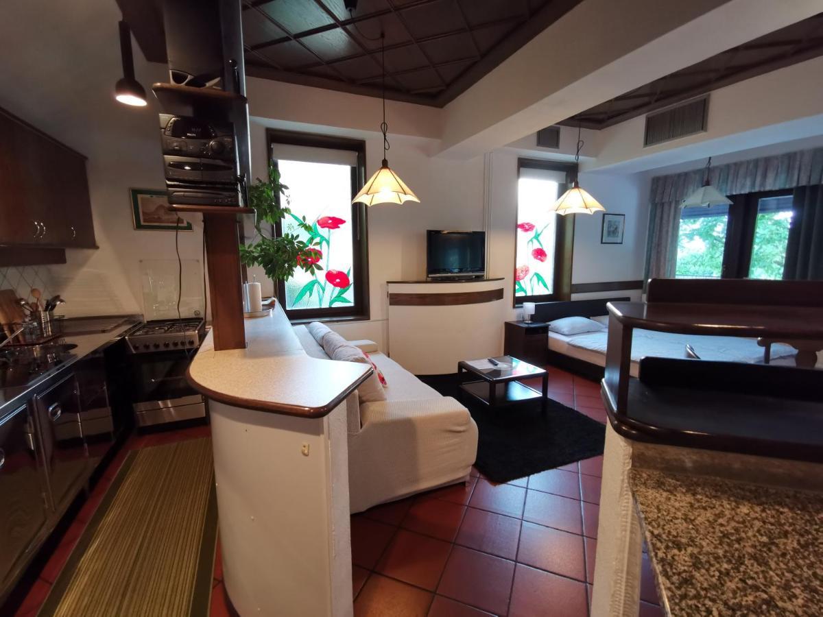 Apartmaji Mak Есенице Экстерьер фото